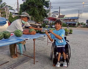 เครือข่ายเหยื่อเมาแล้วขับ กรุงเทพมหานคร รณรงค์เมาไม่ขับ บริเวณ ตลาดกลาง เมืองสุพรรณ 
