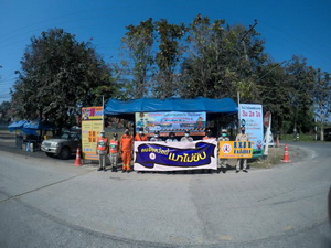 เครือข่ายเหยื่อเมาแล้วขับ จังหวัดเชียงใหม่ รณรงค์เมาไม่ขับ สงกรานต์ปลอดภัย ร่วมใจลดอุบัติเหตุทางถนน บริแวณ จุดบริการประชาชน หมู่บ้านเจดีย์แม่ครัว