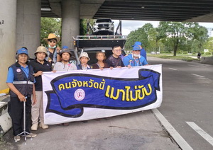 เครือข่ายเหยื่อเมาแล้วขับ จังหวัดเชียงใหม่ รณรงค์เมาไม่ขับ ณ .บริเวณสะพานแยกดอนจั่น