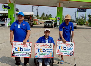 เครือข่ายเหยื่อเมาแล้วขับ จังหวัดตราด รณรงค์ประชาสัมพันธ์ลดอุบัติเหตุทางถนนที่ ปั้มน้ำมัน บางจากเนินทราย